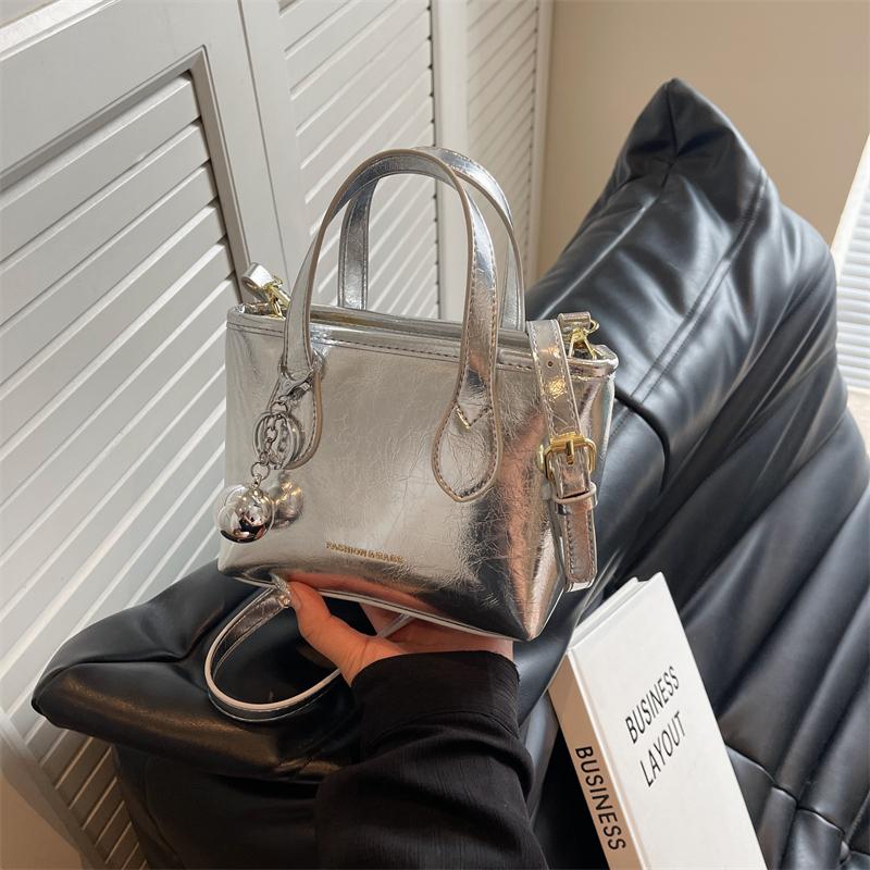 Handheld small bag women's new ins fashion minimalist style shoulder messenger bag oily leather bucket bag