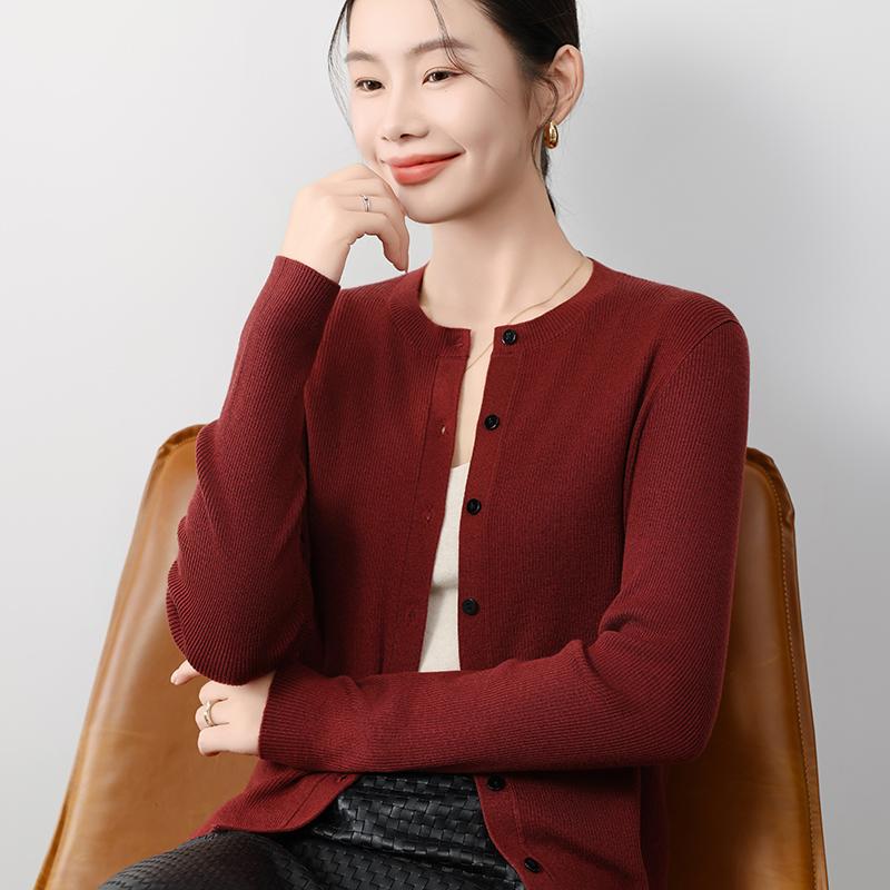 Dámský lehký kardigan z 50% vlny a 50% morušového hedvábí - všestranný úplet na 4 sezóny pro celoroční pohodlí a styl