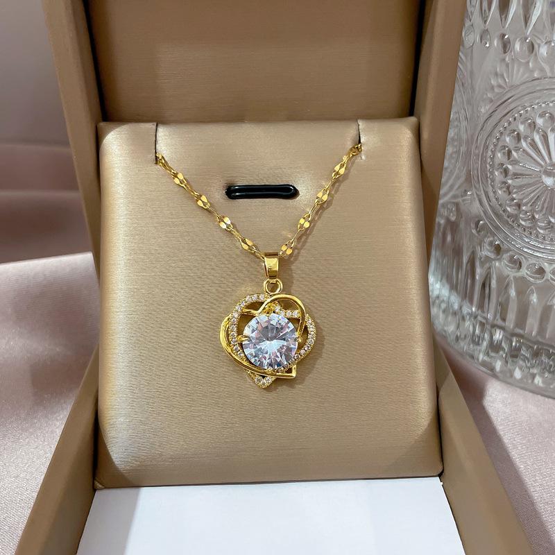 **Lively Women's Necklace: Titanium Steel & Gold-Plated Copper Clavicle Chain**