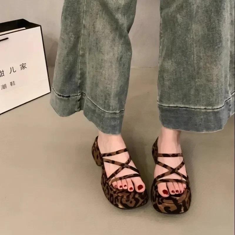 Fashion Mid Heel Slippers Women's Leopard Pattern 2024 Outdoor Summer Fashion Leisure Sexy Modern Platform Round Head Women's Slippers