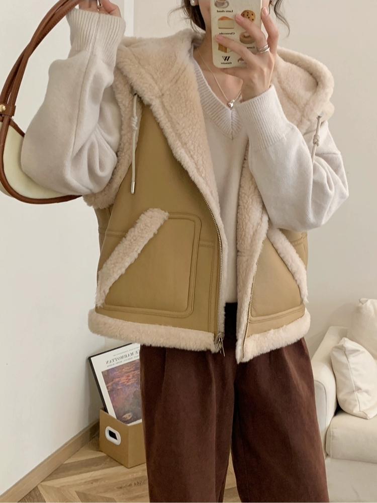Winter Chic Vintage Leather Lamb Wool Waistcoat Women New Design Thick Hoodied Retro Coat Aesthetic Casual Street Fashion Jacket