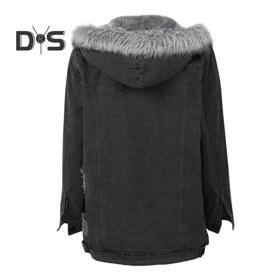 Зимняя женская куртка с меховым капюшоном — фото 11