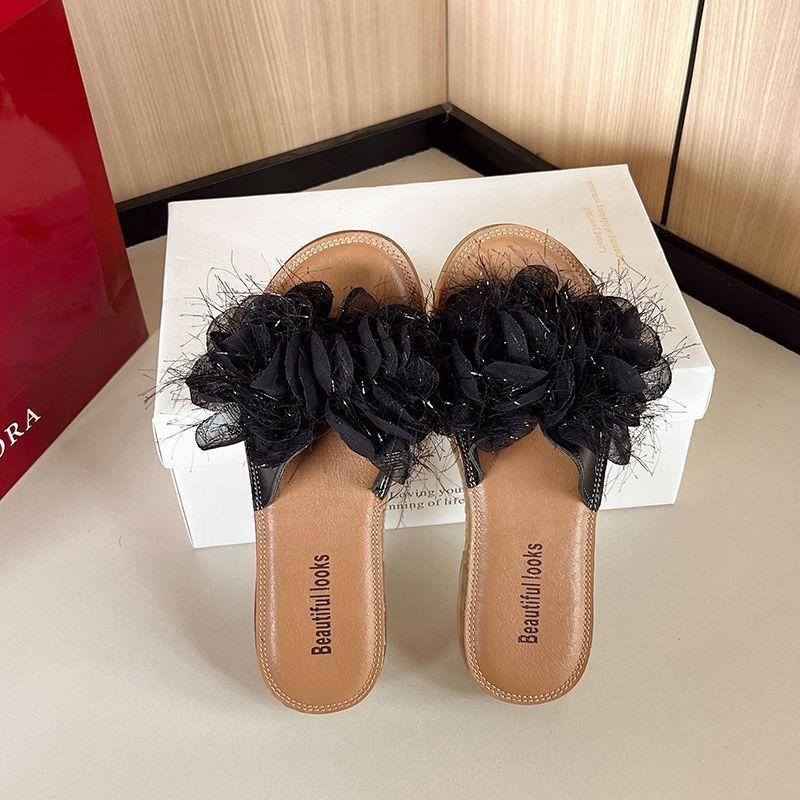 Gentle and beautiful flower cool slippers women's summer wear 2025 new flat-bottomed cool slippers fairy wind word slippers woman