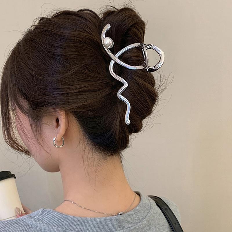 Internet celebrity temperament cross wave pearl grab clip cold wind shark clip hairpin personality hair accessories female