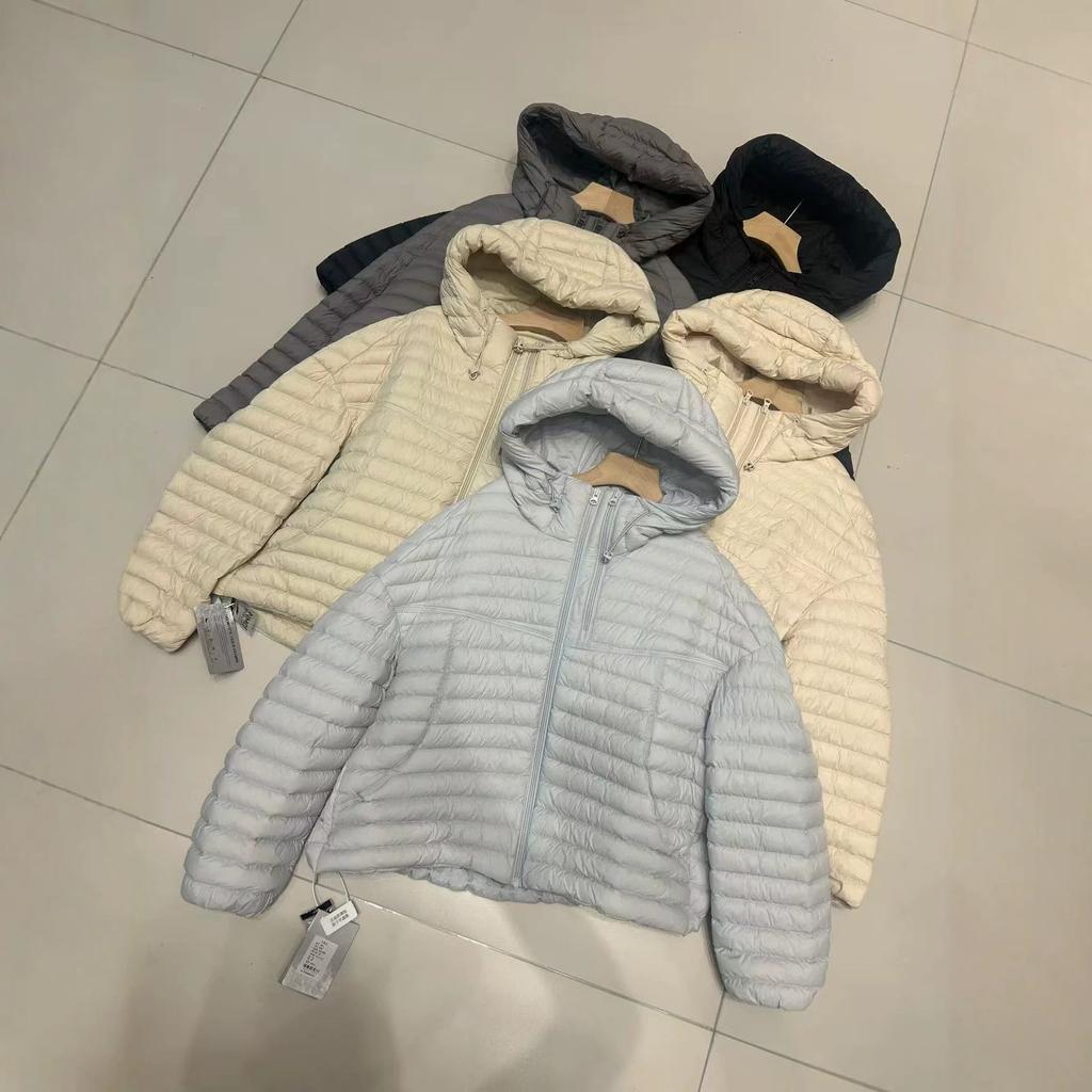 Autumn and winter new light and thin white duck down jacket women's short loose and versatile fashion hooded age-reducing jacket