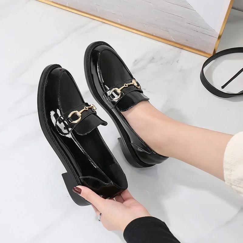 Fashion Women Loafers 2025 Spring British Style Women Leather Shoes Fashion Metal Buckle Thick Heel Shoes Retro Style Office Lady Shoes