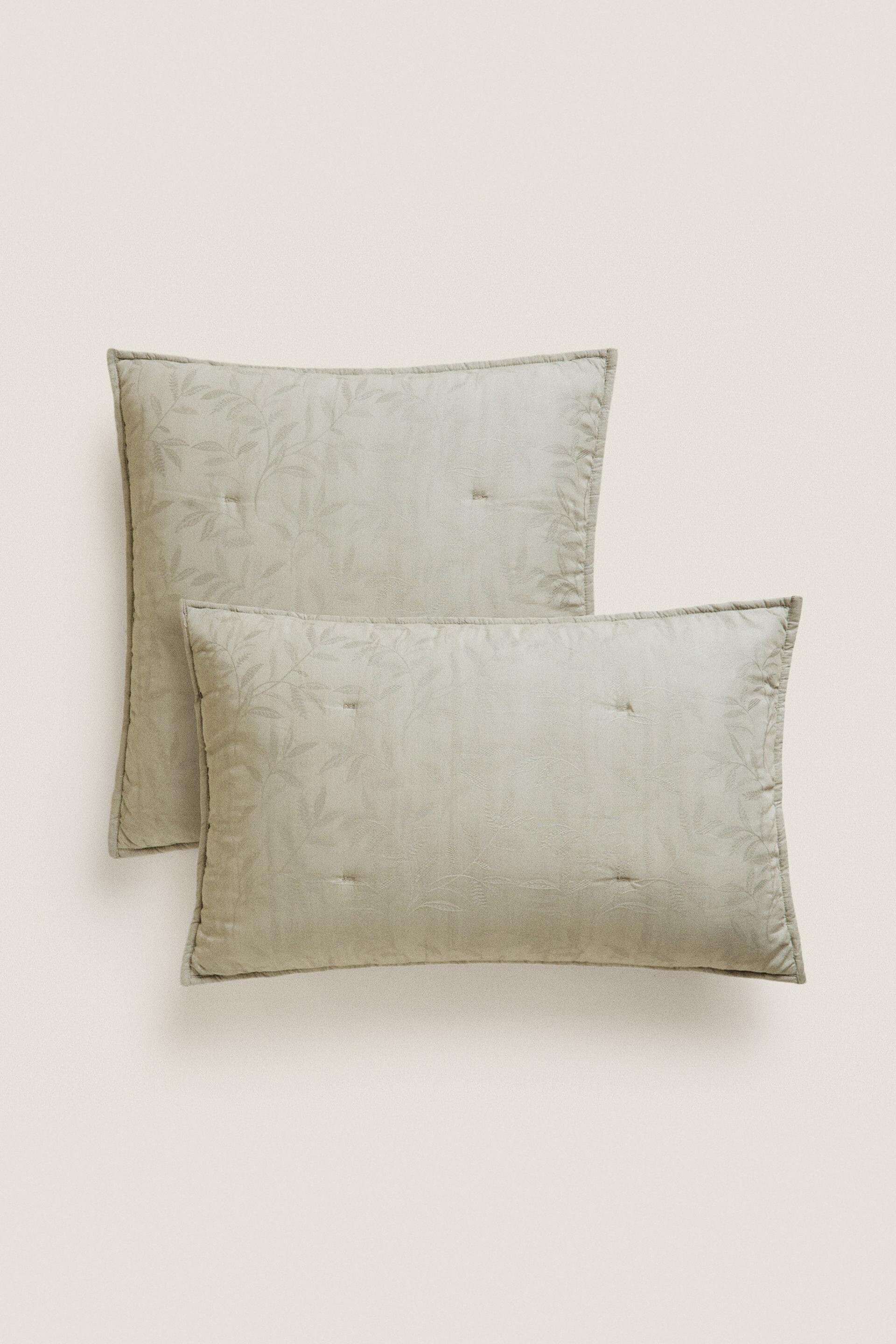 

ЖАККАРДОВАЯ ПОДУШКА