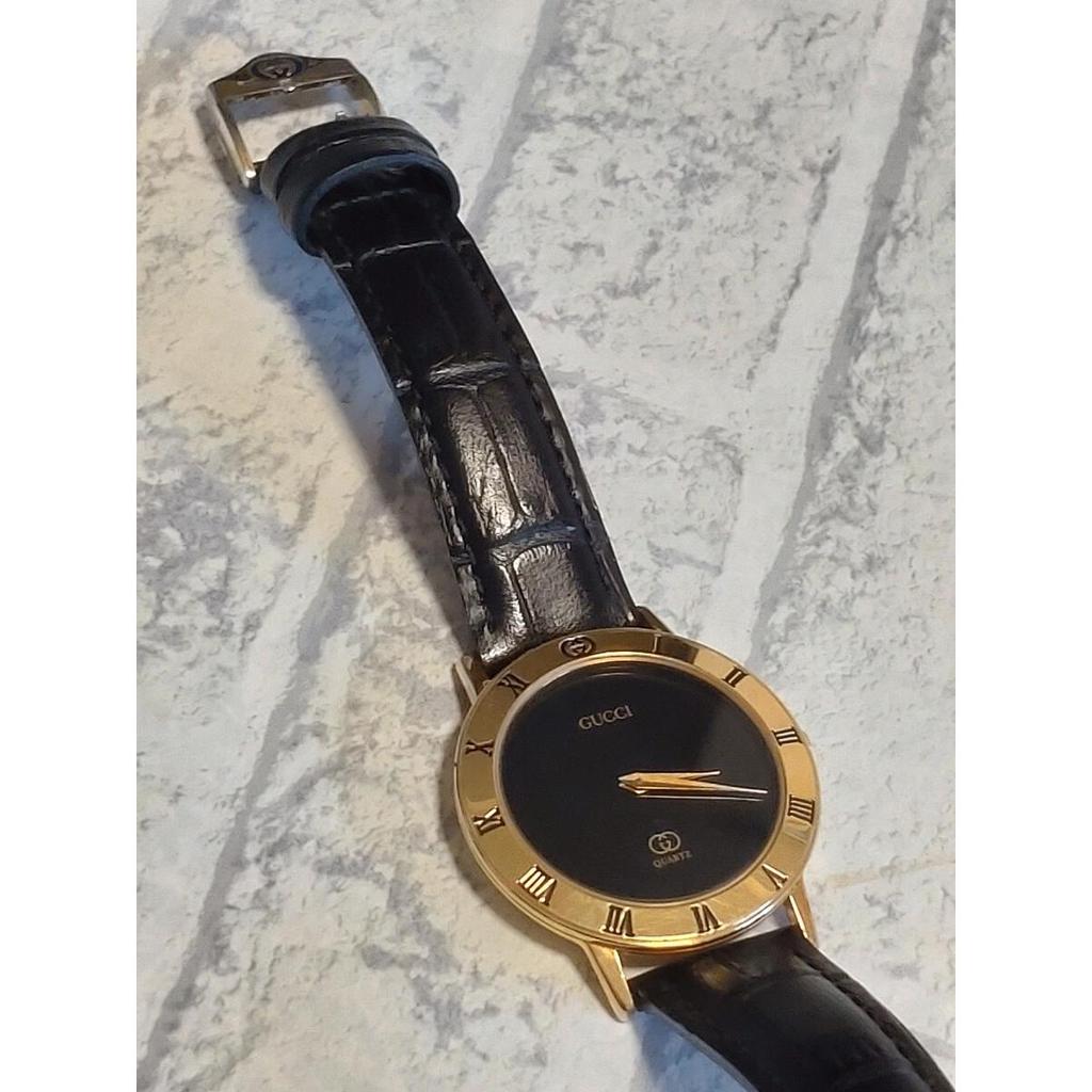 Used Operational GUCCI Quartz 3001M Men's Watch Black Dial Roman Index Leather Strap Gold Vintage