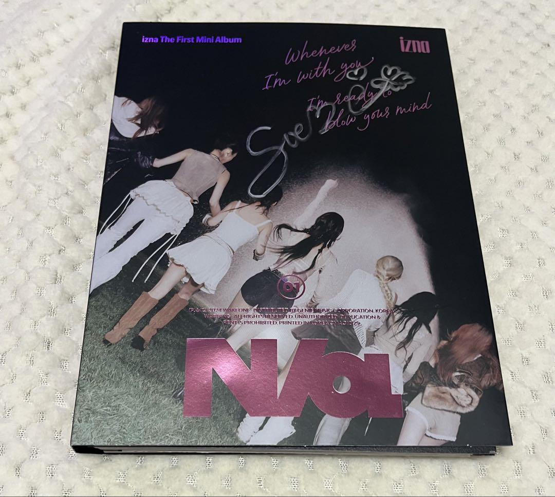

[USED] izna N/a Signed Album Sebi