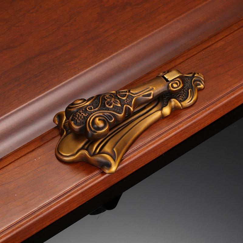 Comfortable Grip Retros Zincs Alloys Door Knocker for Rusts Proof Charm Simple Installation Suitable for Various Door