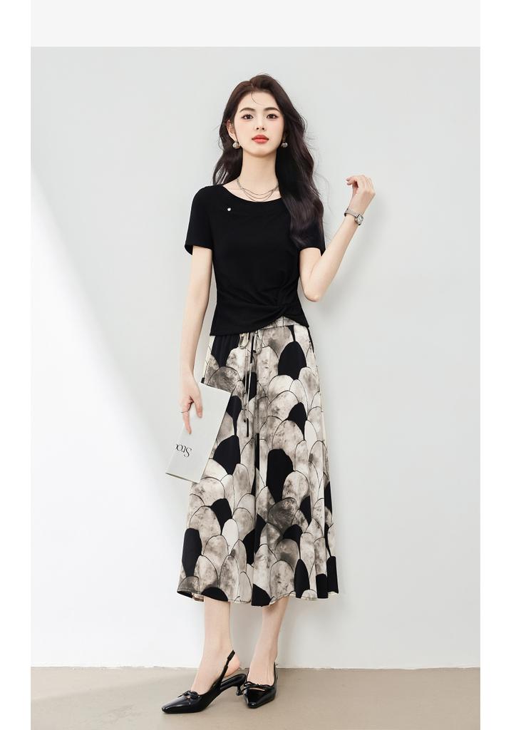 Light luxury temperament set, fashionable and western-style short sleeved printed skirt and pants two-piece set