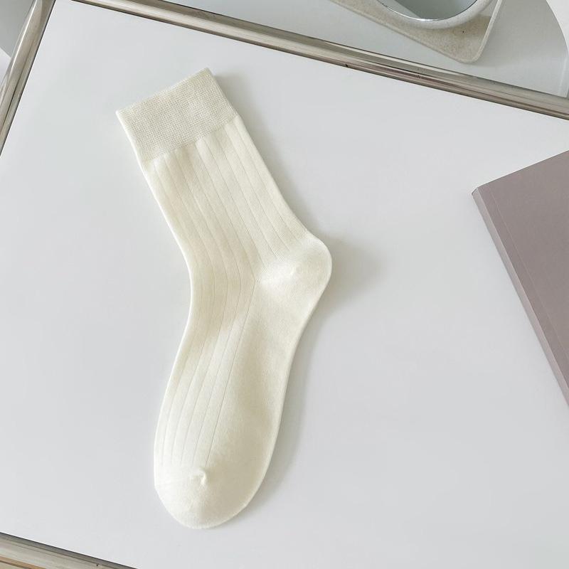 

Женский осенний тренд - всевозможные повседневные новинки, однотонные носки-трубы 1 pair бежевый