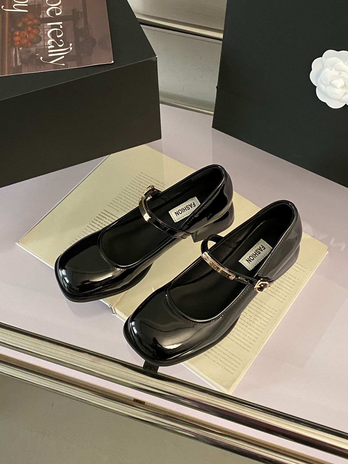 

Туфли Мэри Джейн женские новые водонепроницаемые на устойчивом каблуке с пряжкой в виде перекладины, с квадратным носком, с мелким вырезом, одинарные туфли осень-зима 2025 35 чёрный