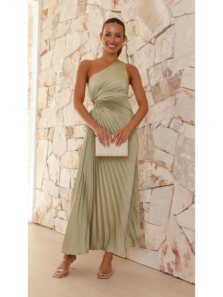 Elegant One-Shoulder Pleated Evening Dress with Waist Cutout - Spring/Summer Style