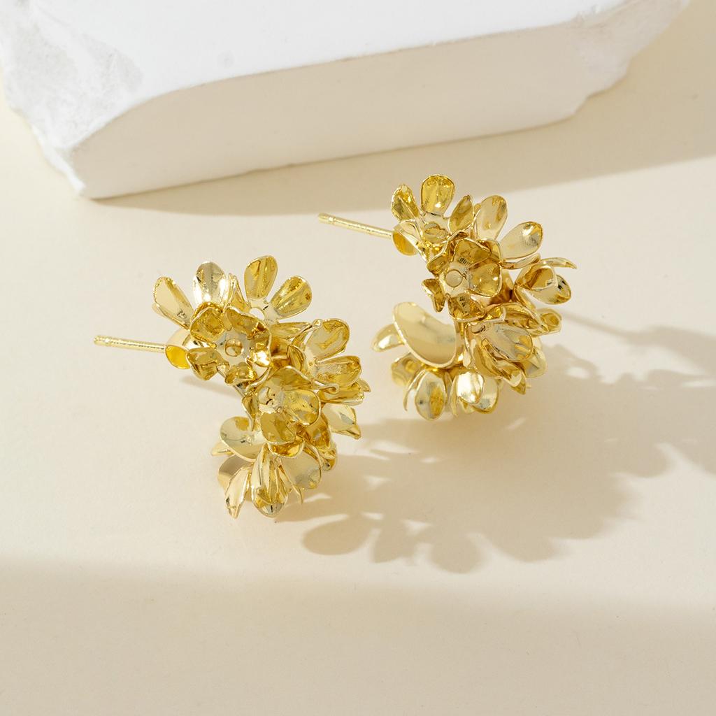 Retro Exquisite Gold Color Flowers C-circle Stud Earrings for Women Fashion Temperament Party Daily Wear Jewelry Accessory Gifts