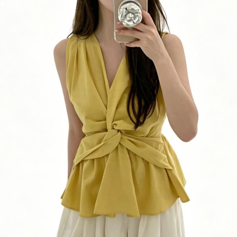 Solid Color Women's Vest Korean Style Slim Fit V-neck Twisted Design Female Sleeveless Camis Summer New Trend Casual Chic Ladies Top
