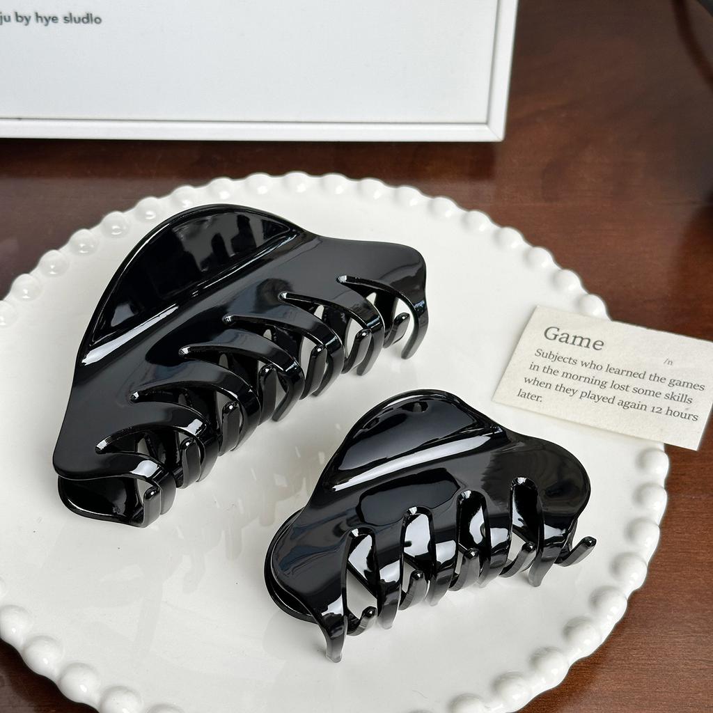 Hair Acetate Premium Claw Clip In Classic White And Black For Chic Hairdos Everyday