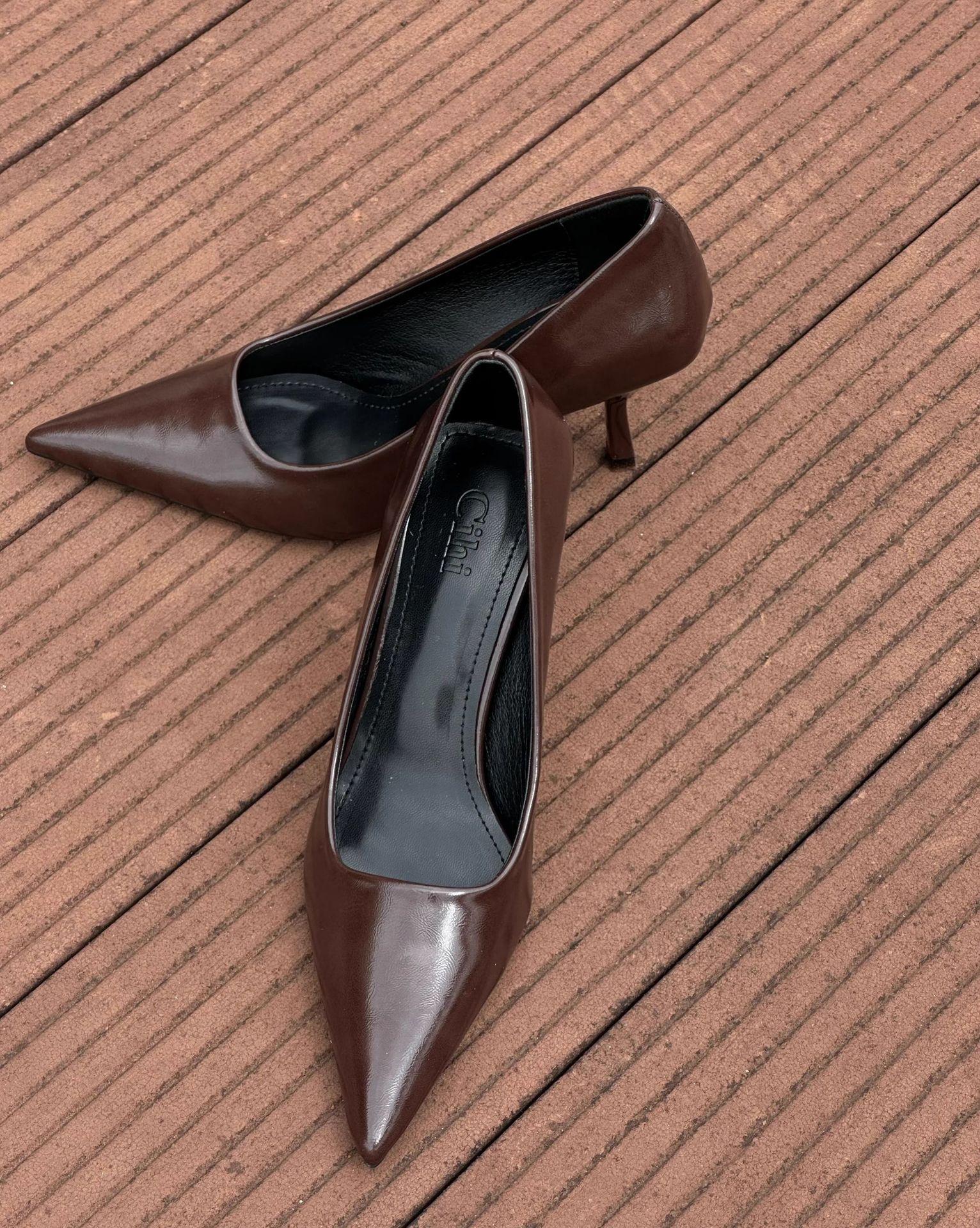 

Burgundy high heels women s 2025 autumn new stiletto work shoes shallow temperament retro commuter temperament single shoes 39