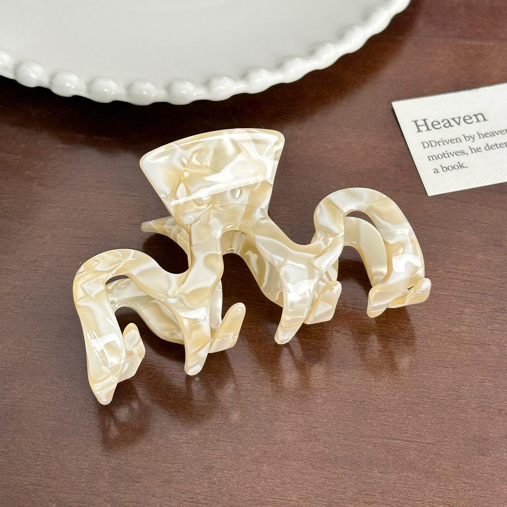 Gorgeous Acetate Floral Hair Claw Clip For Trendy Hairstyles And Statements Fashion