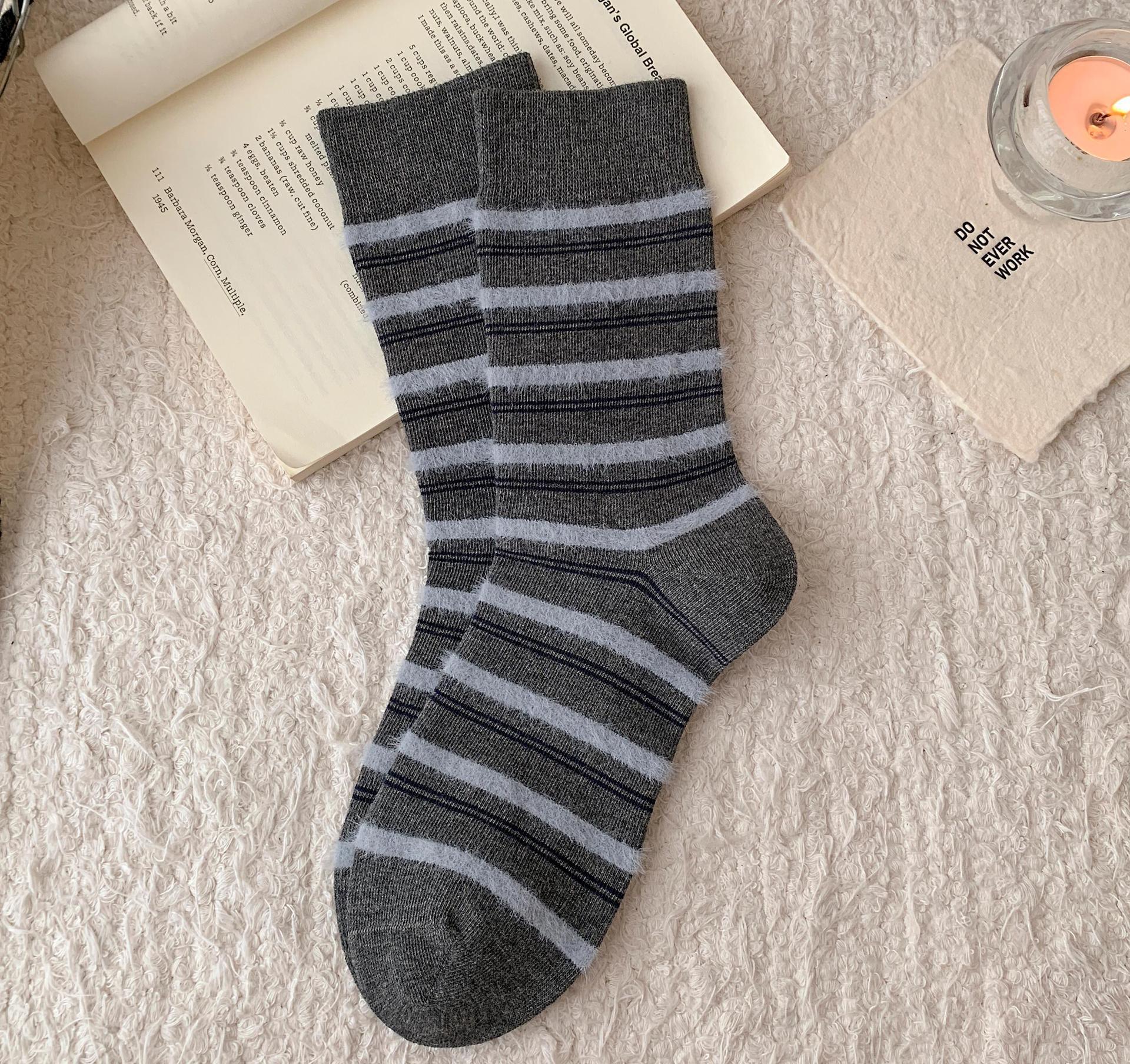 

Hairy Contrasting Color Sweet Tube Socks Colorful Retro Striped Socks Personalized Splicing Socks Fashion One size fits all світло-сірого кольору