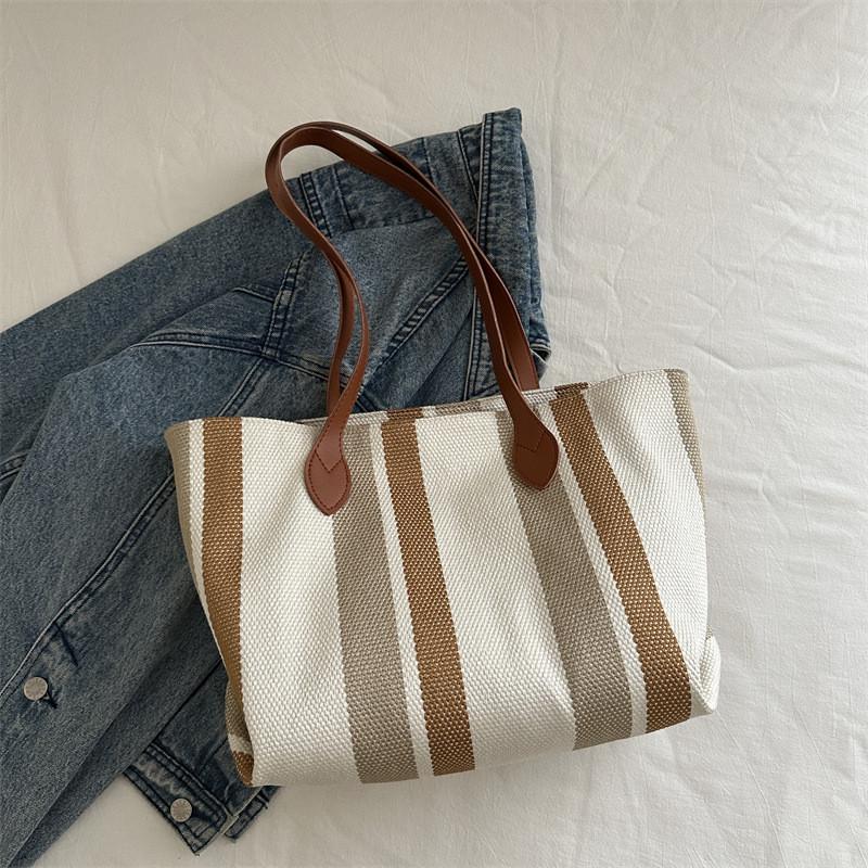 

Fashionable 2024 New Women s Casual Tote Bag With Spacious Design And Comfortable Style коричневий