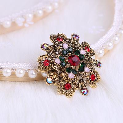 Vintage Baroque Flower Brooch Hollow Diamond Exquisite Corsage Fashion Accessories