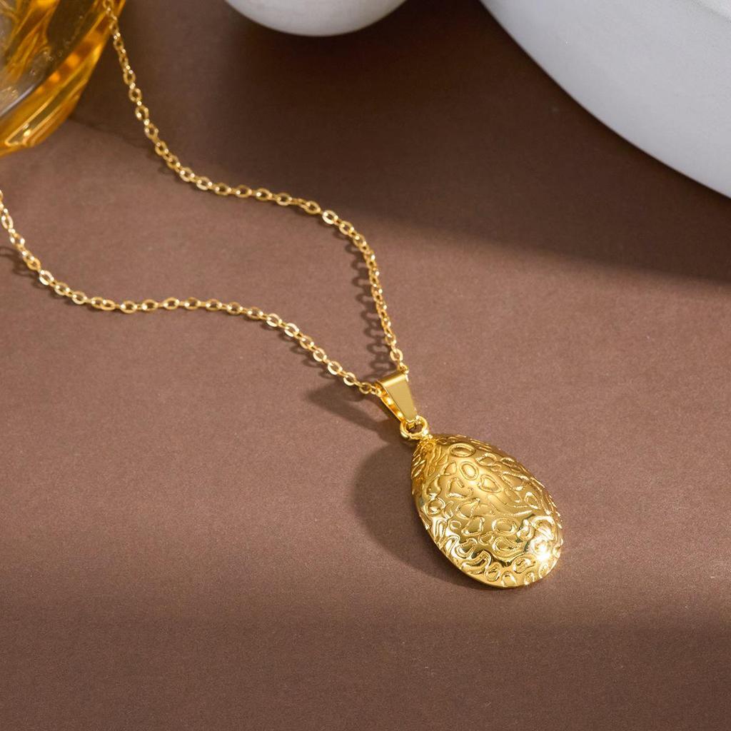 Personalized 18K Gold Coin Portrait Pendant Necklace - Women's European American Fashion, Round Titanium Steel Clavicle Chain