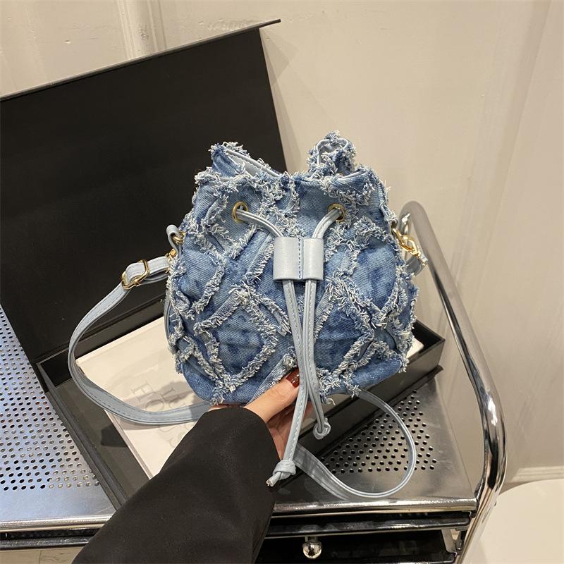 

Женская сумка новая джинсовая сумка тай-дай премиальная сумка-ведро весенняя универсальная сумка женская нишевая сумка-мессенджер синий