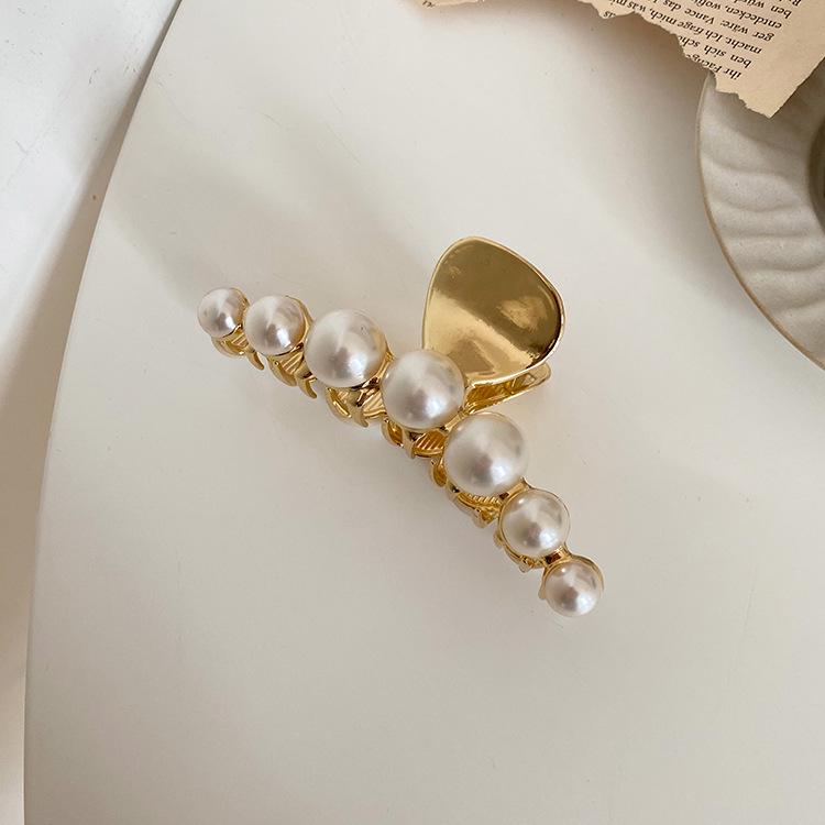 Korean Retro French Pearl Claw Hair Clip - Elegant Metal Hair Accessory for Women