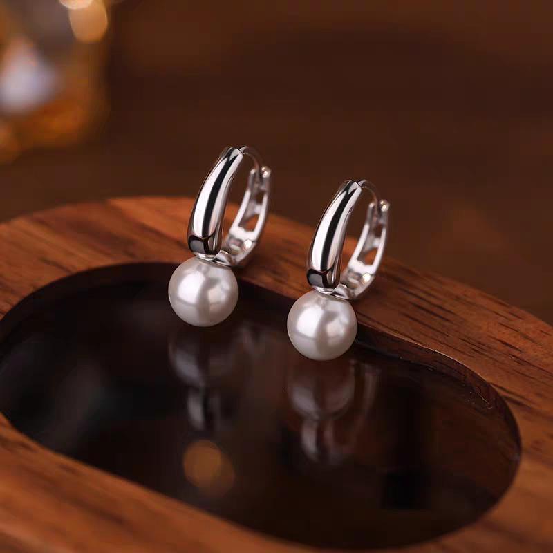 Elegant S925 Sterling Silver French Pearl Stud Earrings - Light Luxury, Retro Design for Women 925 Silver белого золота