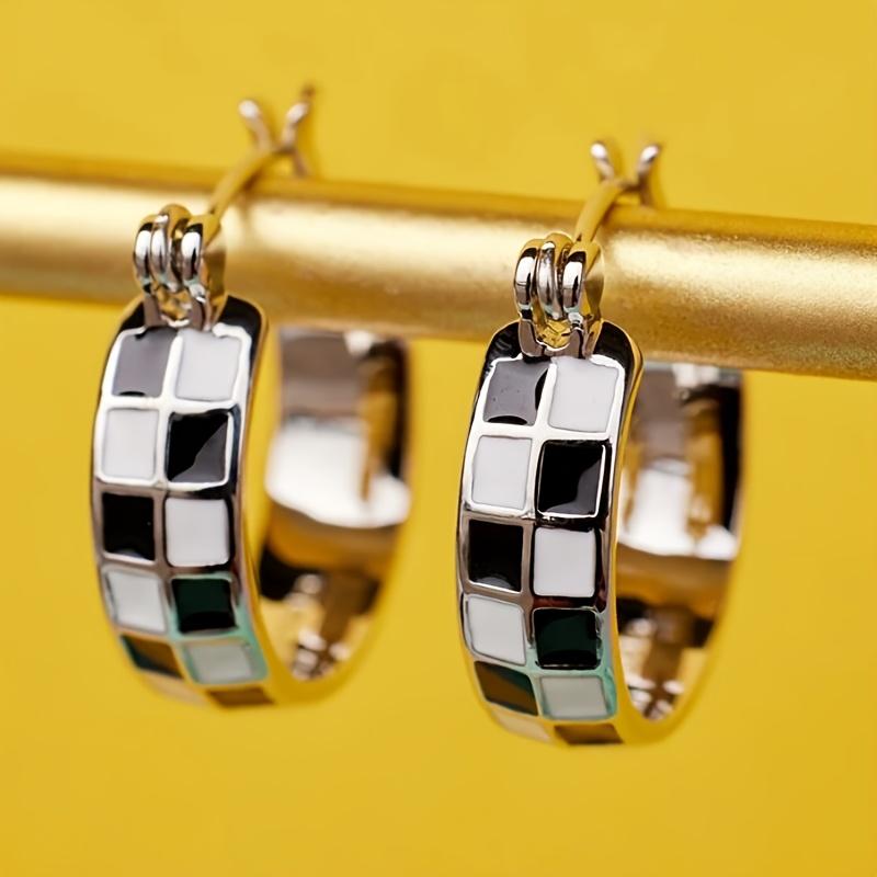 1 Pair of Women's Hoop Earrings Enamel Checkered Circle Design Versatile for Daily Wear & Parties, Casual Jewelry