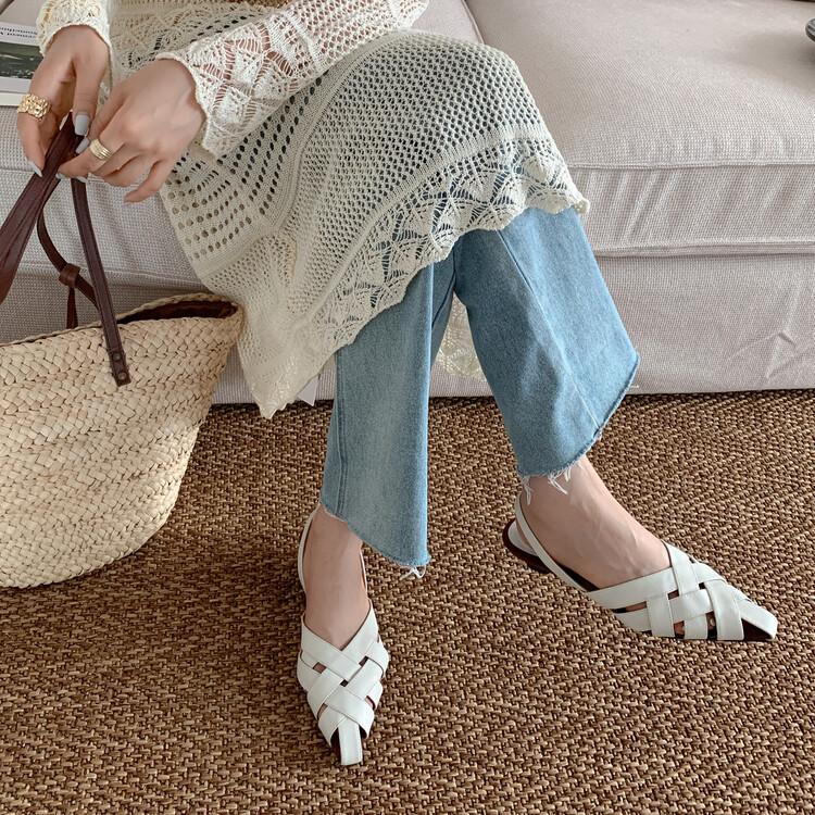 

French woven shoes bag head sandals 2025 summer new pointed Roman empty flat sandals women 39 белый