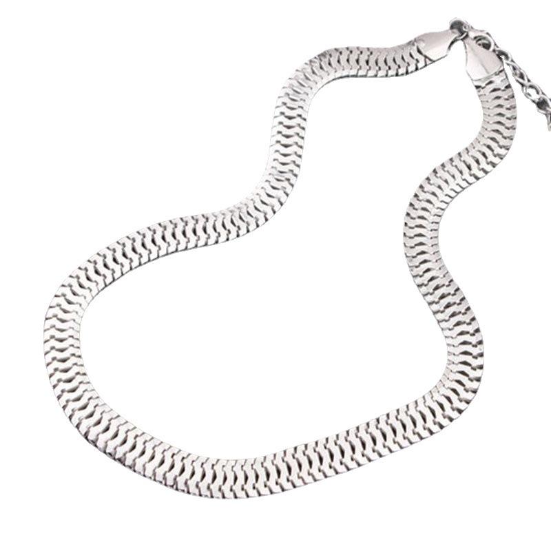 Bold Metal Fish Scale Necklace with European and American Flair