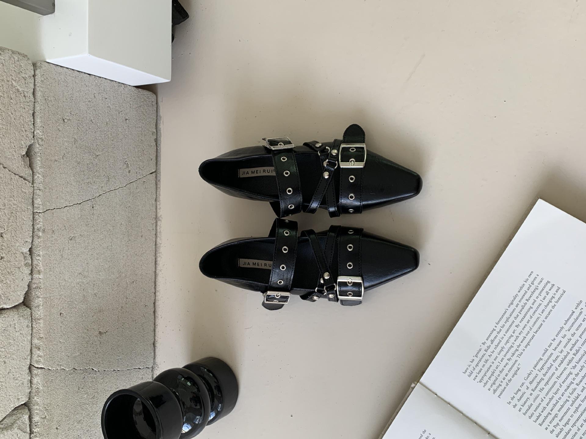 

Жіночі модні туфлі 2025 року з квадратним носком та перехресними ремінцями, на низькому масивному підборі, преміум-вигляд 39 чорний