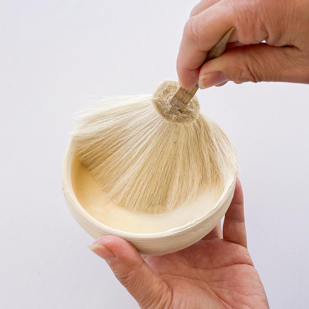 Staubwischen, Befeuchten, Wollpinsel mit großem Kopf, Ton, Keramik, Überglasur, Unterglasur, Keramikmalstifte