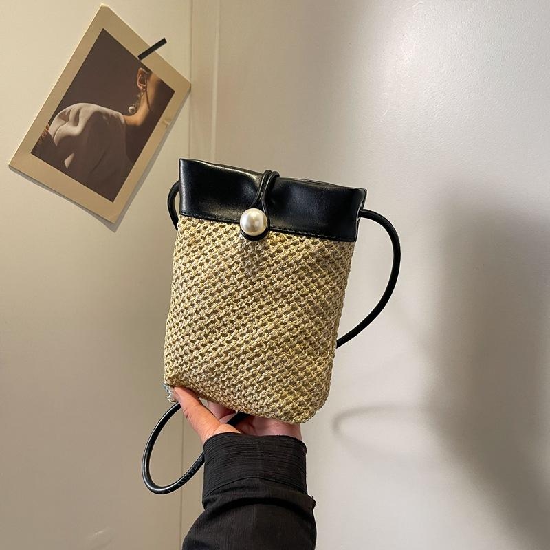 

Соломенная маленькая сумка женская 2025 новая приморская пляжная сумка-мессенджер летняя универсальная плетеная сумка-ведро сумка для мобильного телефона чёрный
