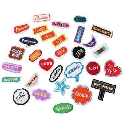 Nakışa Göre Nakış Nakış Kumaş Etiketi Bilgisayar Nakışı Bölümü Kişiselleştirilmiş İngilizce Kelime Serisi Giysi Dekorasyon Yama Etiketi Kumaş