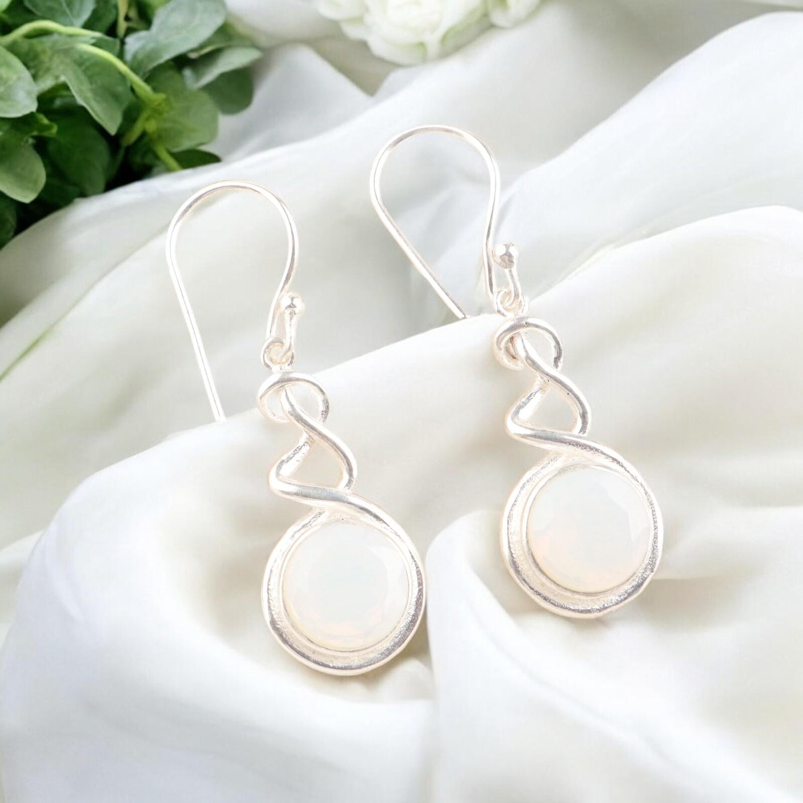 

Натуральный молочный опал 925 стерлинговое серебро ручная работа висячие серьги 1,67 CE-14-20