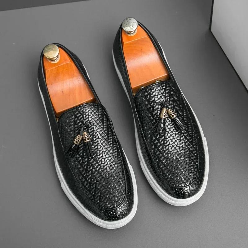 Fashion High Quality Wedding Leather Shoes Men Casual Leather Antiskid Loafers Tassels Leather Dress Business Shoes British Style Shoes