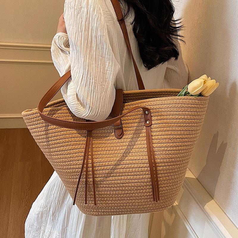 New Casual Small Fresh Woven Armpit Beach Bag Commuting Large Capacity Commuting Vegetable Basket Tote Bag Women