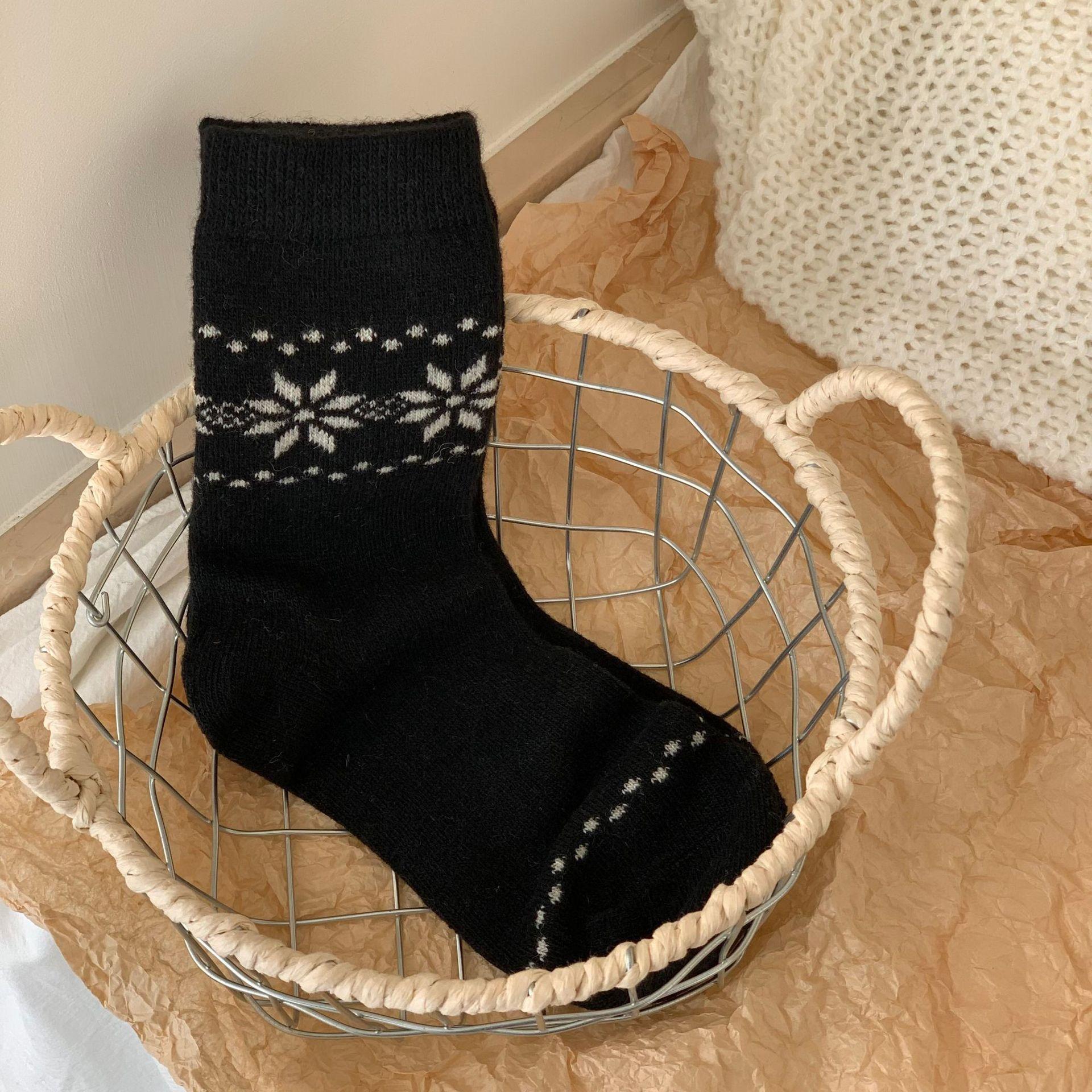 

Socks Girls Retro Versatile, Thickened Warm Wool Socks, Retro Snowflake Piles, Tube Socks Tide One size fits all чорний