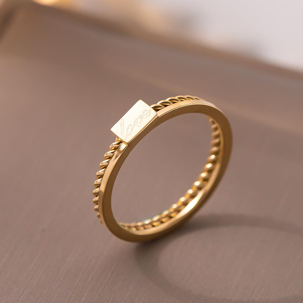 Minimalistischer Titanstahlring für Damen mit Vergoldung und geometrischem Design