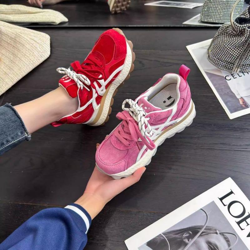 Spleißen kleiner modischer Damenschuhe zur Erhöhung der Höhe lässiger Herbst-Neuheiten, atmungsaktive Freizeitschuhe mit dicker Sohle zum Laufen