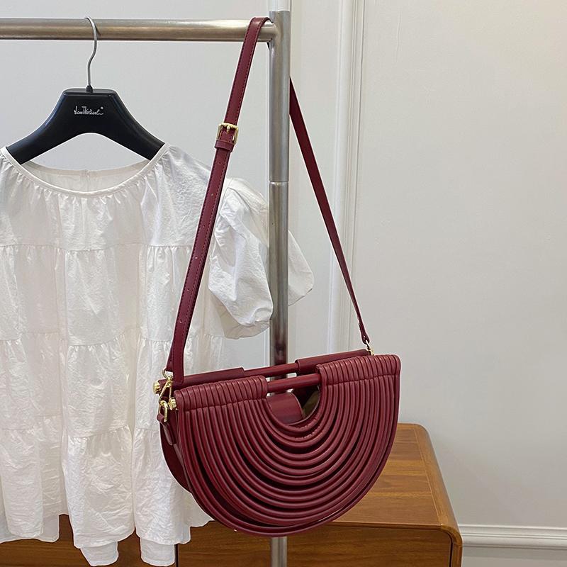 

Designer Handbags Women 2025 New Luxury Brand Rope Handwoven Noodle Bags Gold Evening Clutch Bag Chic Saddle Crossbody Bag 30cm))