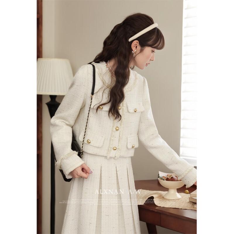 Elegant Age-Reducing Fashion Skirt Set