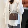 2025 summer new fashion foreign crocodile pattern V-shaped handbag bag women's messenger shoulder bag