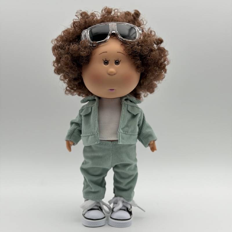 Nines Donil Mia Reversible Vinyl Toy With Dressup Accessories For Kids And Collectors