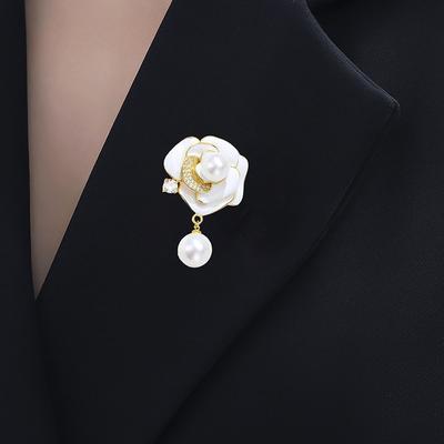 Elegant White Camellia Flower Brooches Pins For Women Beautiful Flower Plant Dressing Clothes Corsage Jewelry Accessories