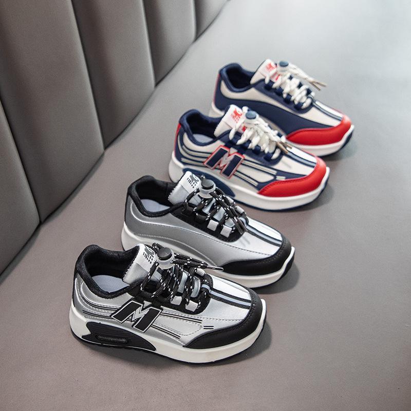 Children's sports shoes 2025 autumn new Korean version fashion soft sole non-slip medium and older children's casual and comfortable dad shoes