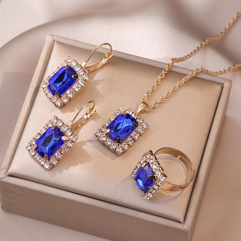 Europejski i Amerykański Zestaw Biżuterii w Kształcie Serca - Naszyjnik, Kolczyki i Pierścionek z Diamentową Zawieszką.